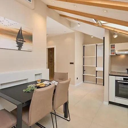 Hedera Estate, Hedera A32 دوبروفينك