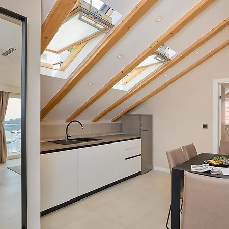 Hedera Estate, Hedera A32 *