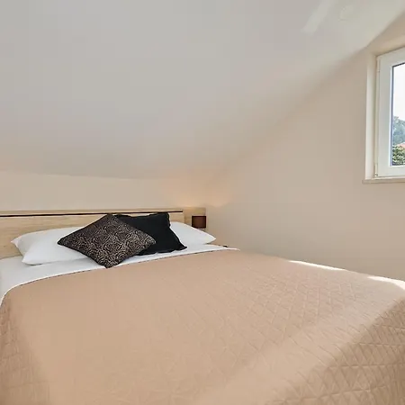 Hedera Estate, Hedera A32 *