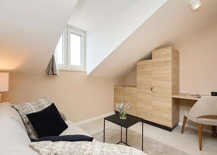 Hedera Estate, Hedera A32 Dubrownik