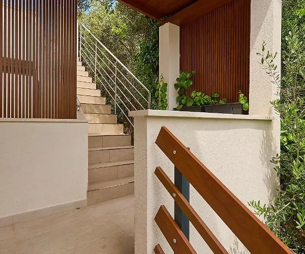 Hedera Estate, Hedera A32 *