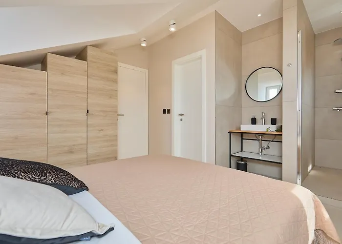 Hedera Estate, Hedera A32 *