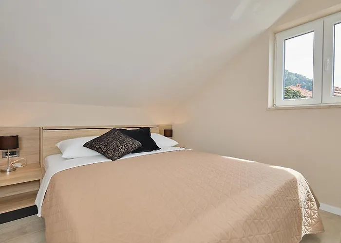 Hedera Estate, Hedera A32 *