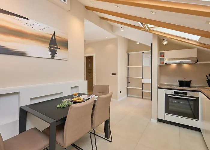 Hedera Estate, Hedera A32 Dubrownik