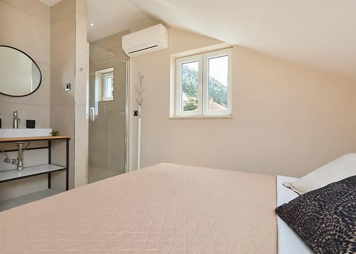 Hedera Estate, Hedera A32 *