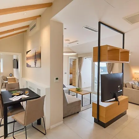 Hedera Estate, Hedera A32