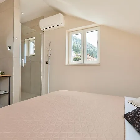 Hedera Estate, Hedera A32 *